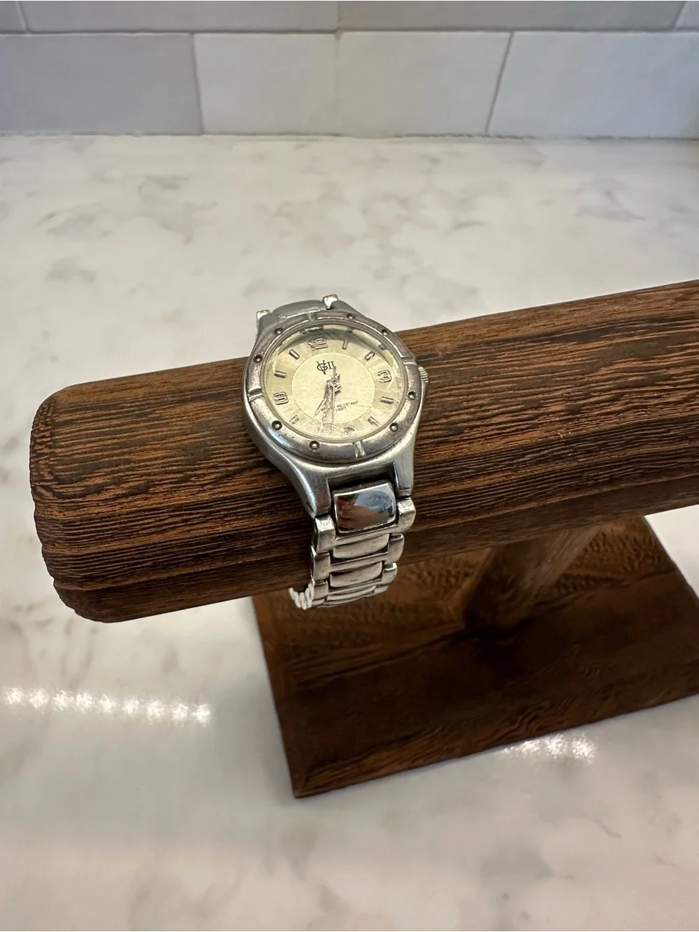 Vintage VG ll Ladies Quartz Watch Silver Tone V8234